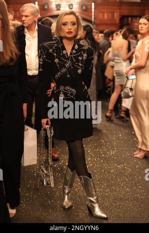 LONDON, ENGLAND: Besucher der AADNEVIK-Messe während der London Fashion Week, 19. Februar 2023, London, Großbritannien. Alla Bogdanovic/Alamy Live Stockfoto