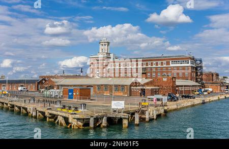 Semaphore Tower Building auf der Marinebasis seiner Majestät in Portsmouth, Hampshire, Südostengland Stockfoto