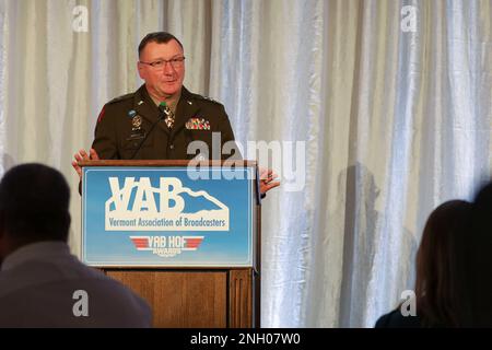 Burlington, Vermont, USA Generalmajor der Armee, Greg Knight, Adjutant General in Vermont, wird beim Vermont Association of Broadcasters Hall of Fame Awards Bankett in Burlington, Vermont, Vermont, im Dezember 3. mit dem „Friend of Broadcasters Award“ ausgezeichnet. Knight hat es begrüßt, regelmäßig mit den Medien zu sprechen. Knight erklärte: „Es ist eine Bestätigung der Arbeit, die wir mit der Vermont Association of Broadcasters und all unseren Medienpartnern leisten, und der Öffentlichkeitsarbeit, die dazu gehört. Sie sind entscheidend für uns, wenn wir die Geschichte der Garde teilen, denn die Arbeit, die wir leisten, ist ziemlich eintönig Stockfoto