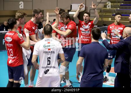 PalaMazzola, Taranto, Italien, 18. Februar 2023, Prisma Taranto vor dem Rennen. Während der Gioiella Prisma Taranto gegen Emma Villas Aubay Siena – Volleyball Italian Serie A Men SuperLeague Championship Stockfoto