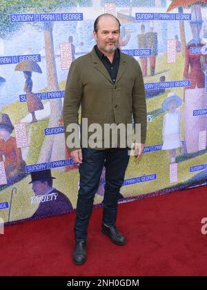 19. Februar 2023 - Westwood, Kalifornien - Chris Bauer. Eröffnungsabend für „Sunday in the Park with George“ im Pasadena Playhouse. (Kreditbild: © Billy Bennight/AdMedia via ZUMA Press Wire) NUR REDAKTIONELLE VERWENDUNG! Nicht für den kommerziellen GEBRAUCH! Stockfoto