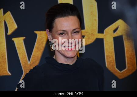 Anja Reschke bei der Neuinszenierung von »Harry Potter und das verwunschene Kind« Premiere im Mehr! Theater am Großmarkt. Hamburg, 19.02.2023 Stockfoto