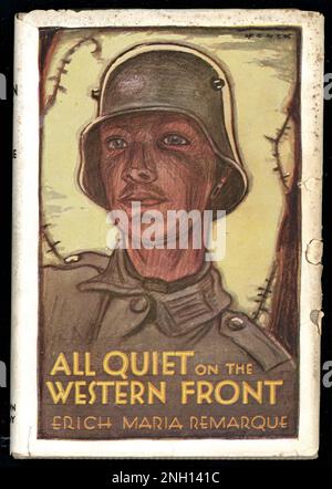 Original zerrissener Bucheinband von all /Staubmantel - mit dem Titel All Quiet on the Western Front von Eric Maria Remarque, Illustration von Paul Wenck. Diese amerikanische Ausgabe wurde 1929 veröffentlicht Stockfoto
