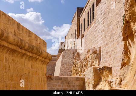 Mauern von Fort St. Angelo, ehemalige Festung der Ritter von St. John, 2017 in Birgu, Malta. Stockfoto