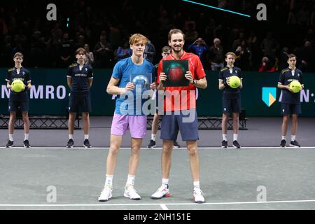 Gewinner Daniil Medvedev aus Russland und Nächstplatzierter Jannik Sünder aus Italien nach dem Finale der ABN Amro Open 2023, ATP 500 Tennis Turnier am 19. Februar 2023 in Rotterdam, Niederlande – Photo Laurent Lairys/DPPI Stockfoto