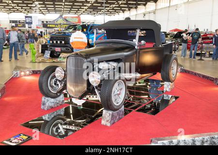 Dallas, USA. 19. Februar 2023. Auf der AutoRama Show 63. in Dallas, Texas, USA, am 19. Februar 2023 wird ein schwarzer 1929 Ford ausgestellt. Auf der Veranstaltung in der Dallas Market Hall wurden vom 17. Bis 19. Februar Hunderte von Spezialfahrzeugen, Klassikern, Hot Rods, Lkw, Motorrädern und Rennwagen vorgestellt. Kredit: Dan Tian/Xinhua/Alamy Live News Stockfoto