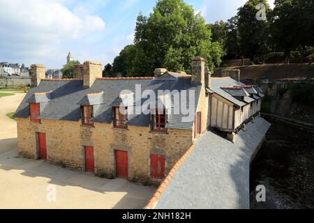 Lavoirs de la Garenne entlang des Flusses Marle und der Jardins des Remparts von Rue Porte Poterne, Vannes, Golfe du Morbihan, Morbihan, Bretagne, Fra Stockfoto