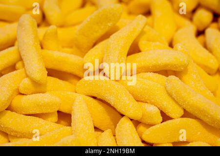 Leckere Süßigkeiten in Form von Banane, Nahaufnahme. Stockfoto