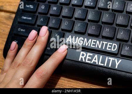 Schild mit Augmented Reality, Business Overview Technologie, die Computerbilder in der realen Welt aufzwingt Stockfoto