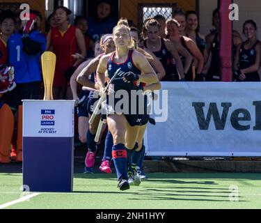 Wellington, Neuseeland, 20. Februar 2023: Ashley Hoffman (13 USA) führt ihr Team auf das Spielfeld. China gegen USA im National Hockey Stadium in Wellington, Neuseeland. FIH Pro League. China gewinnt 4:1. (Joe Serci - SPP) Stockfoto