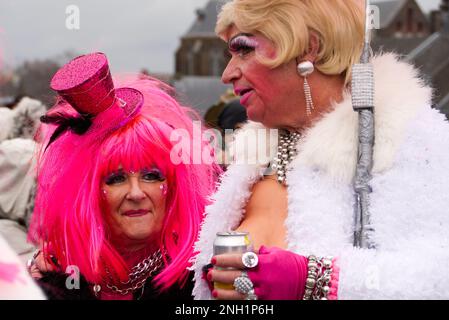 Maastricht, Niederlande. 19. Februar 2023 Teilnehmer an der Karnevalsparade durch das Stadtzentrum von Maastricht am Karnevalsonntag. Eine Carpendale/Alamy Live News Stockfoto