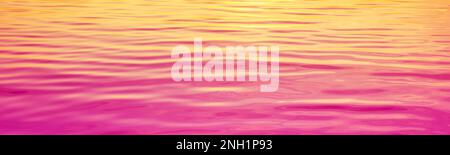 Meerwasser bei Sonnenuntergang. Künstlerische Orange-Magenta-Farbverläufe. Horizontales Banner Stockfoto