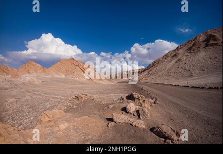 Fahrt durch das Mondtal, die Atacama-Wüste, San Pedro de Atacama, Chile. Stockfoto