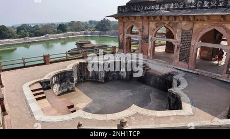 Blick auf Badewanne und Kapur-See, Mandu, Dhar, Madhya Pradesh, Indien. Stockfoto