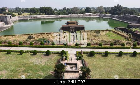 Blick auf Garten und Kapur-See, Mandu, Dhar, Indien. Stockfoto