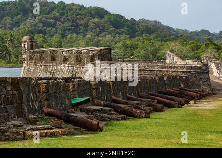 Fort San Geronimo, 1664 erbaut und 1739 wieder aufgebaut. Portobelo Bay wurde 1502 von Christoph Kolumbus benannt. Die Stadt wurde 1597 gegründet Stockfoto