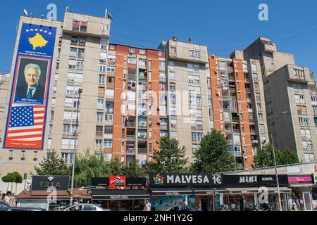 Das Bill Clinton Memorial, gefunden im Bill Clinton Boulevard in Pristina, Kosovo, und dankt für seine Hilfe während des Krieges gegen Serbien in den Jahren 1998-1999. Stockfoto