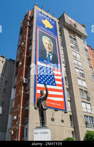 Das Bill Clinton Memorial, gefunden im Bill Clinton Boulevard in Pristina, Kosovo, und dankt für seine Hilfe während des Krieges gegen Serbien in den Jahren 1998-1999. Stockfoto