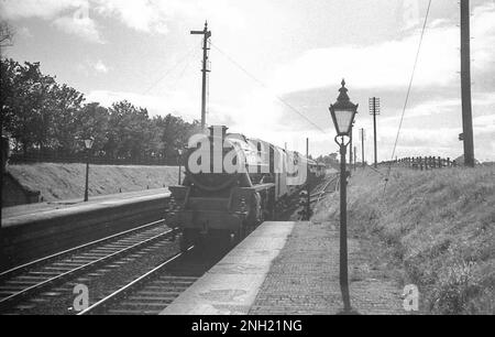 Eine nicht identifizierte Black 5 Klasse 4-6-0 Dampflokomotive an der Bursclough Junction Station der ehemaligen Lancashire und Yorkshire Railway Stockfoto