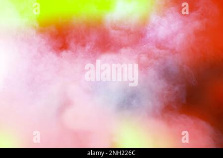 Farbiger dicker abstrakter Rauch in Grün- und Pink-Tönen. Stockfoto