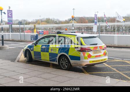 Stansted, Vereinigtes Königreich - 3. Dezember 2022: Geparkt auf einem britischen Polizeiwagen. Stockfoto
