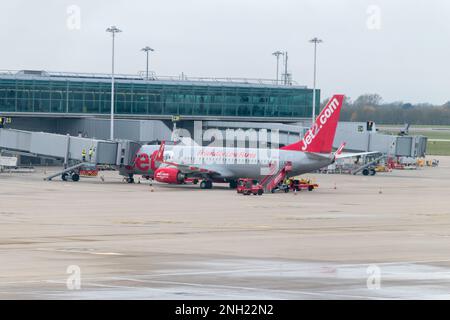 Stansted, Vereinigtes Königreich - 3. Dezember 2022: Boeing 737-85F von Jet2 Fluggesellschaften am Flughafen London Stansted. Stockfoto