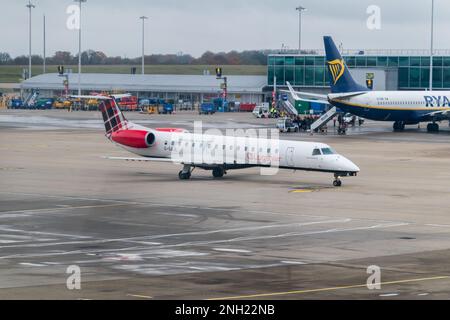 Stansted, Vereinigtes Königreich - 3. Dezember 2022: Embraer ERJ-145EP von Loganair am Flughafen London Stansted. Stockfoto