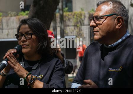 Nicht Exklusiv: 19. Februar 2023, Mexiko-Stadt. Mexiko: Familien und Freunde der 65 Bergleute, die infolge der Anhäufung bei einer Explosion ums Leben kamen Stockfoto