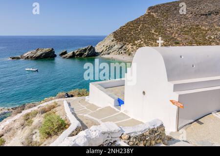 Agios Nikolaos Kirche und Strand, Folegandros Stockfoto