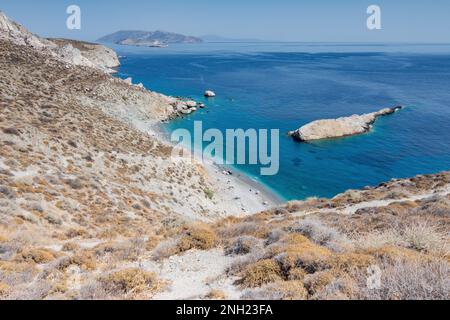 Panoramablick auf Katergo Beach, Folegandros Stockfoto