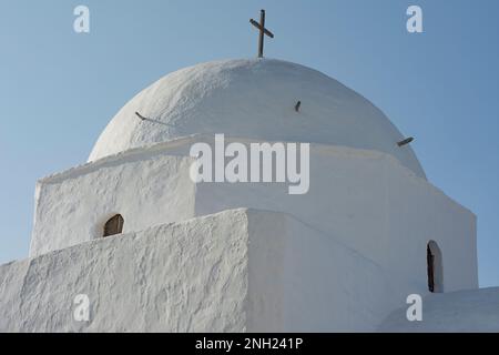 Typische weiß getünchte Kuppel im Dorf Chora, Folegandros Stockfoto