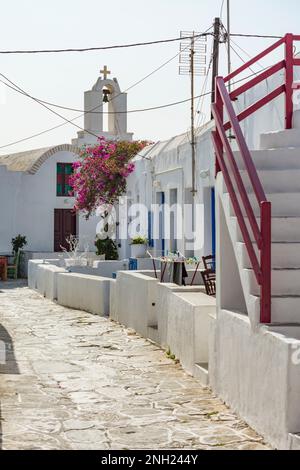 Eine charakteristische Gasse im malerischen Dorf Chora, Folegandros Stockfoto