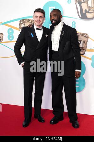 Paul Mescal (links) und Paapa Essiedu, die an den British Academy Film Awards 76. in der Royal Festival Hall des Southbank Centre in London teilnahmen. Foto: Sonntag, 19. Februar 2023. Stockfoto