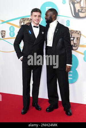 Paul Mescal (links) und Paapa Essiedu, die an den British Academy Film Awards 76. in der Royal Festival Hall des Southbank Centre in London teilnahmen. Foto: Sonntag, 19. Februar 2023. Stockfoto