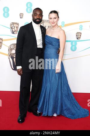 Paapa Essiedu (links) und Rosa Robson, die an den British Academy Film Awards 76. in der Royal Festival Hall des Southbank Centre in London teilnahmen. Foto: Sonntag, 19. Februar 2023. Stockfoto