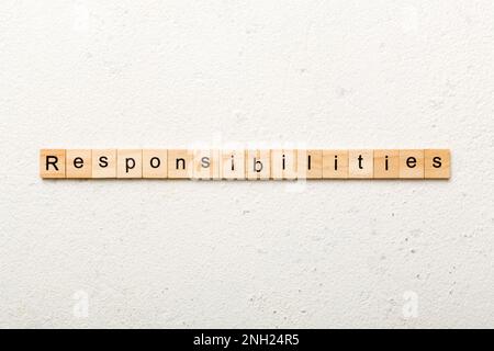 Verantwortungswort auf Holzblock geschrieben. Verantwortungstext auf Tisch, Konzept. Stockfoto