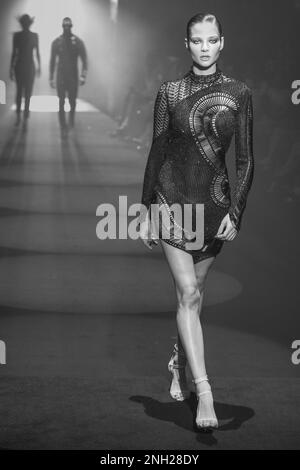 Freemasons Hall, London, Großbritannien. 19. Februar 2023. Models auf dem Laufsteg, Julien MacDonald Show, Julien X Gabriela Collection, Freemasons Hall, London Fashion Week. Kredit: Kunstpresse/Alamy Live News Stockfoto