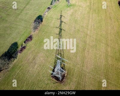 Gitterelektrizität Pylon Aus Der Luft Stockfoto