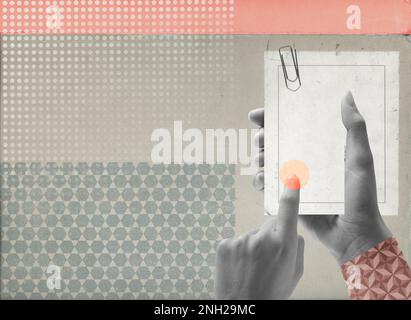 Frau hält eine Notiz und klopft mit dem Finger, Hintergrund im Vintage-Stil mit Kopierbereich Stockfoto