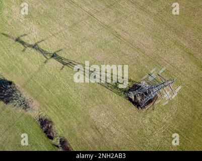 Gitterelektrizität Pylon Aus Der Luft Stockfoto