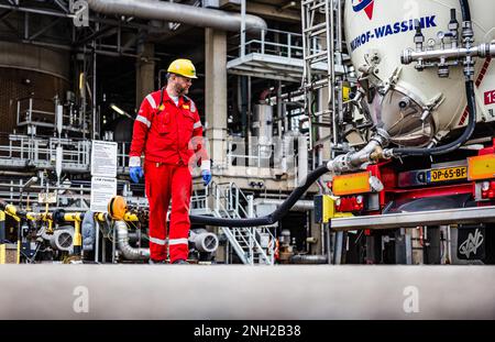 MOERDIJK - Karbonat wird am Standort Shell Moerdijk entladen. Das Unternehmen stellt chemische Produkte auf Erdölbasis her. ANP JEFFREY GROENEWEG niederlande raus - belgien raus Stockfoto