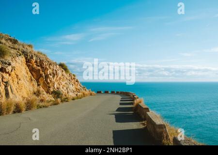 Benidorm Wanderroute Punta del Cavall. Naturpark in der Nähe von Benidorm, Mittelmeer. Benidorm beliebtes Resort in Spanien, Provinz Alicante Stockfoto