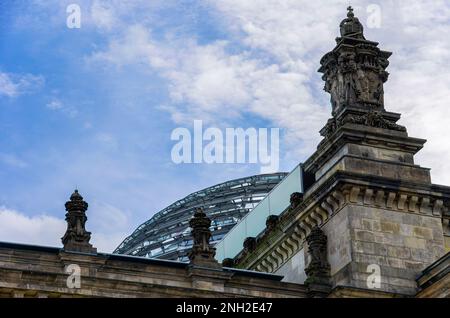 Ehemaliges Reichstagsgebäude, Sitz des Deutschen Bundestages, des deutschen volkes, in Berlin, Hauptstadt der Bundesrepublik Deutschland. Stockfoto