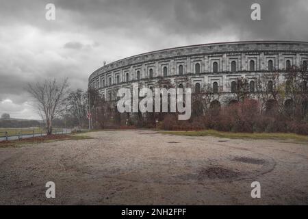 Blick auf die Kongresshalle des Nazi-Parteigeländes - Nürnberg, Bayern, Deutschland Stockfoto