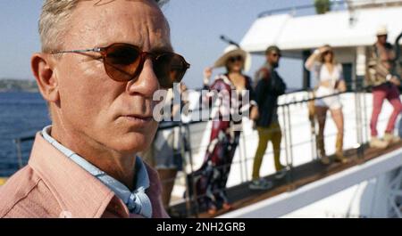 GLASS ONION: Ein MESSER ZEIGT GEHEIMNISVOLLEN 2022 Netflix-Film mit Daniel Craig Stockfoto