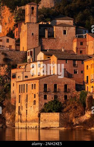 Miravet, eine kleine Stadt in der Ebro River Side. Provinz Tarragona. Katalonien, Spanien Stockfoto