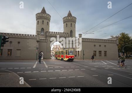 Nauener Tor und Straßenbahn - Potsdam, Brandenburg, Deutschland Stockfoto