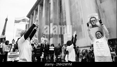 Paris, Frankreich - 22. Januar 2023: Manifestation zur Unterstützung von Alexej Navalny und anderen politischen Gefangenen und gegen Putins Krieg gegen die Ukraine. Stockfoto