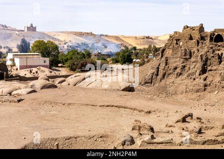 Die archäologische Stätte der Insel Elephantine, die Heimat eines antiken Khnum-Tempels. Assuan. Ägypten. Stockfoto