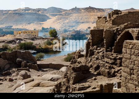 Die archäologische Stätte der Insel Elephantine, die Heimat eines antiken Khnum-Tempels. Assuan. Ägypten. Stockfoto